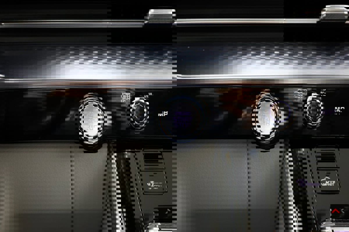 Used 2024 Kia Carnival SX Prestige image 19