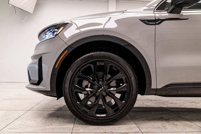 Used 2023 Kia Sorento SX image 32