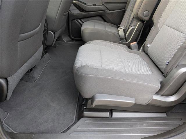 Certified 2023 Chevrolet Traverse LT w/ Rear Camera Mirror Package image 19