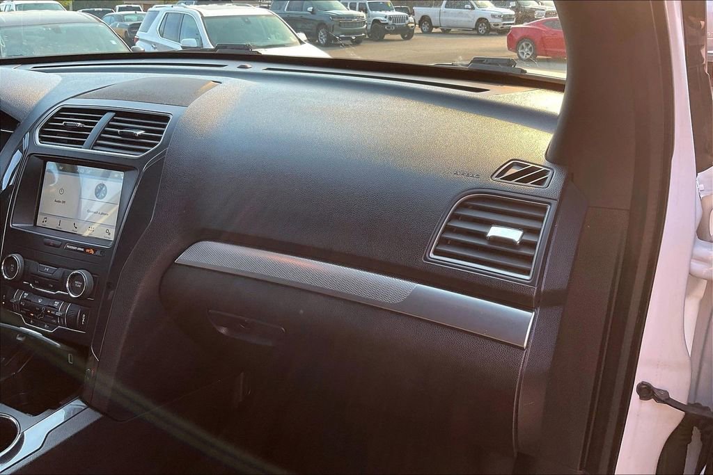 Used 2018 Ford Explorer XLT w/ Equipment Group 201A image 15