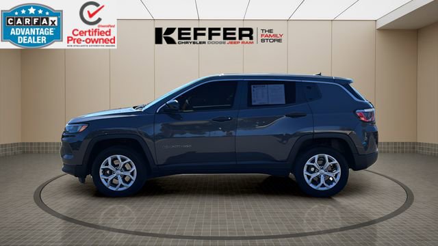 Used 2024 Jeep Compass Sport image 2