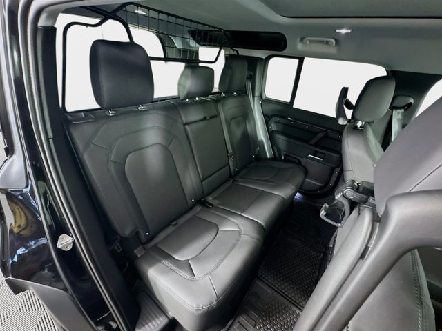 Used 2025 Land Rover Defender 110 S image 29