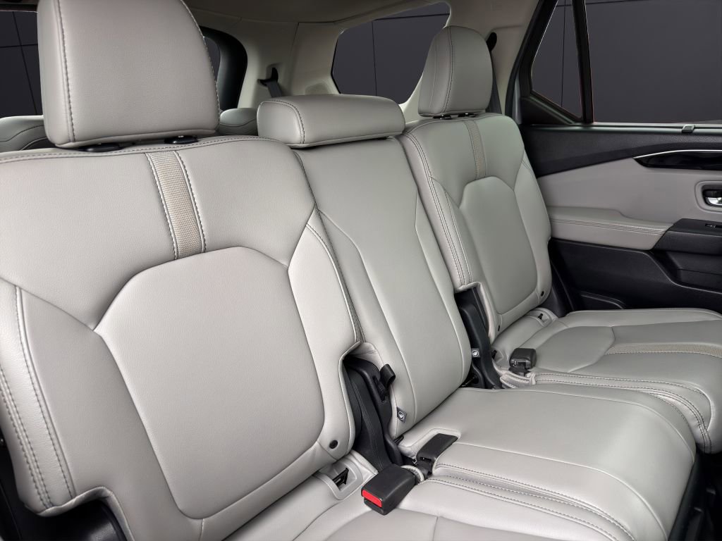 Used 2025 Honda Pilot Touring image 21