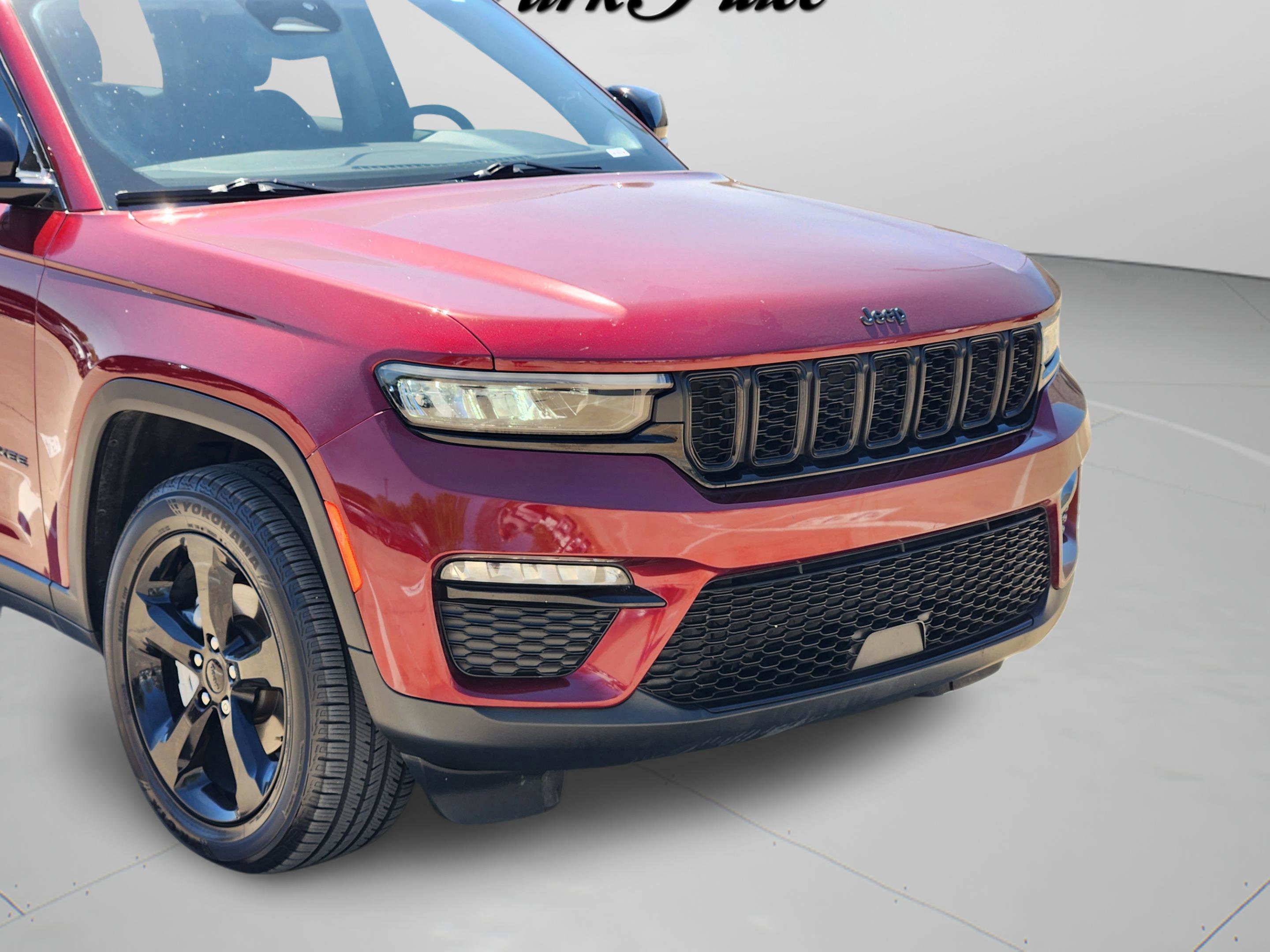 Used 2023 Jeep Grand Cherokee Limited w/ Black Appearance Package image 33