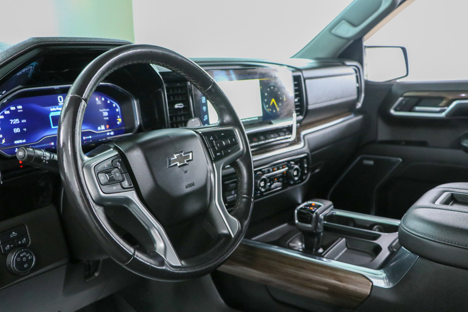 Used 2022 Chevrolet Silverado 1500 RST w/ Redline Edition AWD/4WD image 26