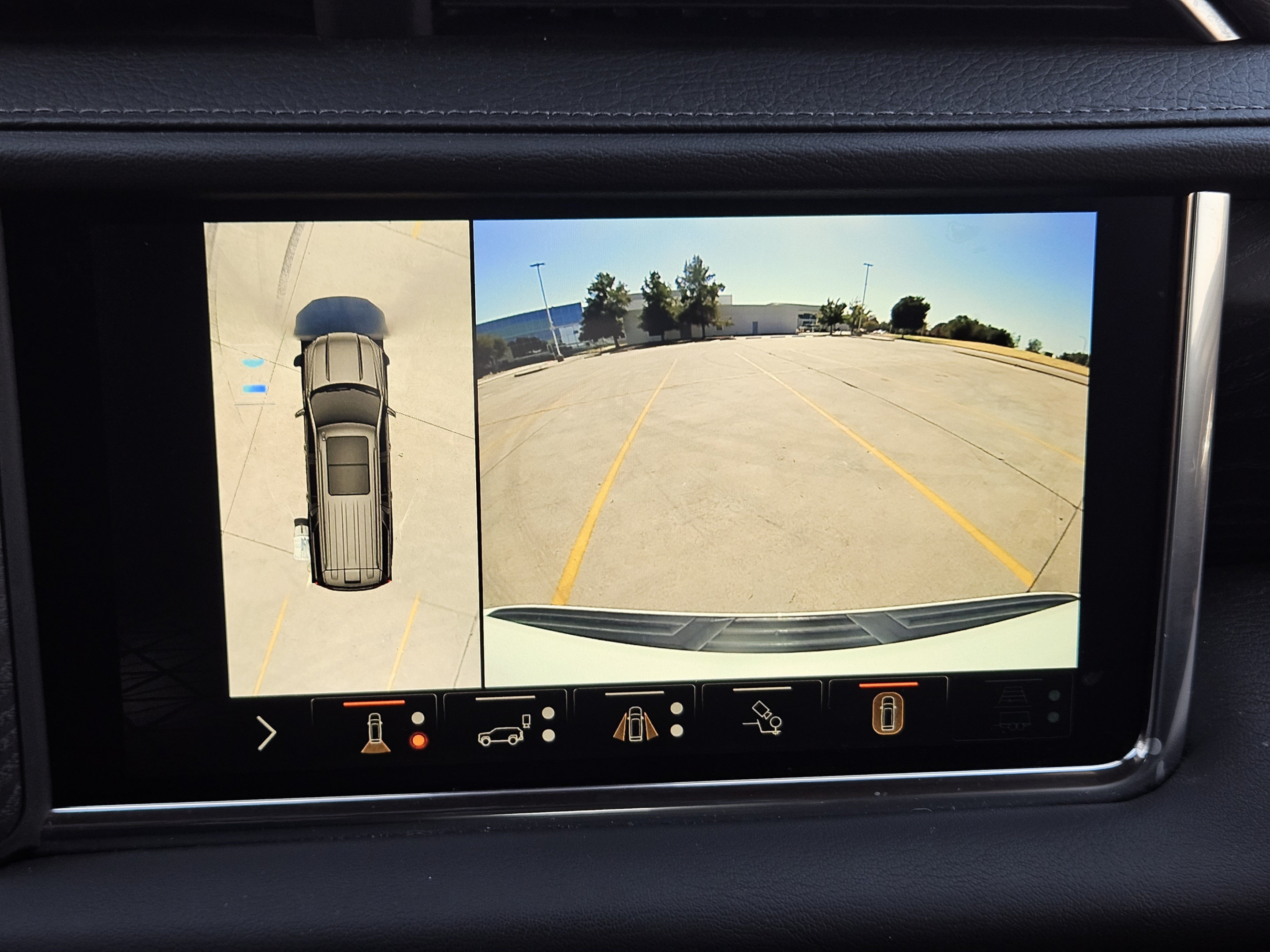 Used 2022 GMC Yukon Denali w/ Denali Premium Package AWD/4WD image 10