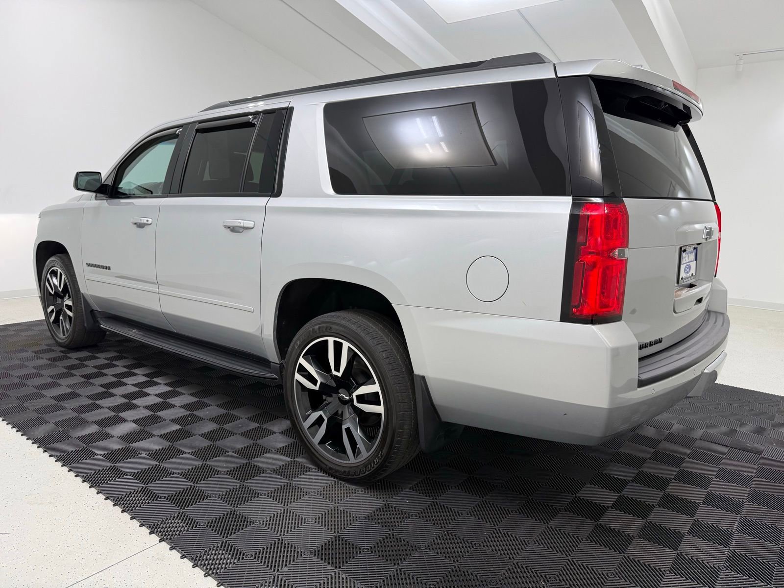 Used 2019 Chevrolet Suburban Premier AWD/4WD image 5
