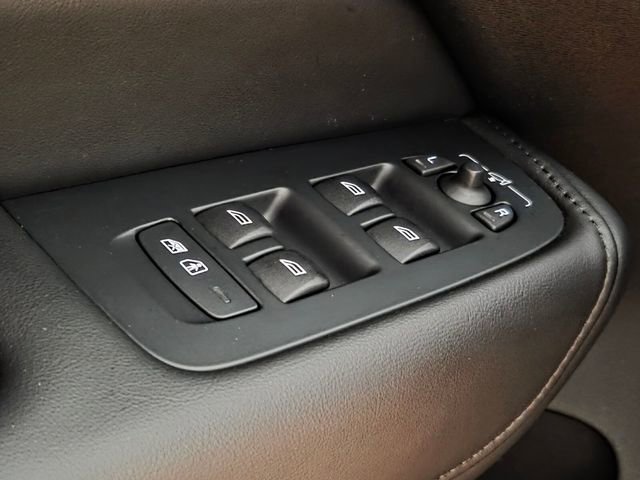 Certified 2025 Volvo XC60 B5 Plus image 39