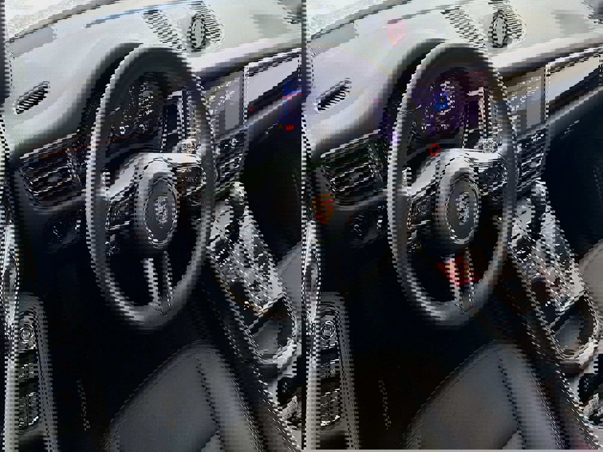 Used 2024 Porsche Macan image 25