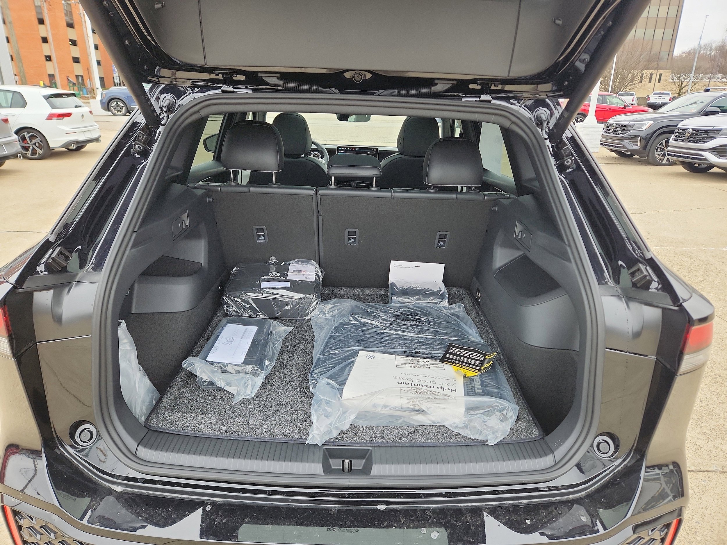 New 2026 Volkswagen Tiguan SE R-Line AWD/4WD image 10