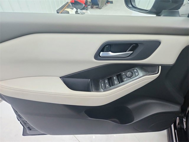 New 2025 Nissan Rogue SV image 28