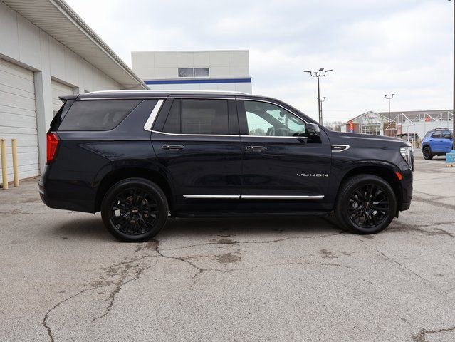Used 2022 GMC Yukon SLT w/ SLT Premium Package image 9