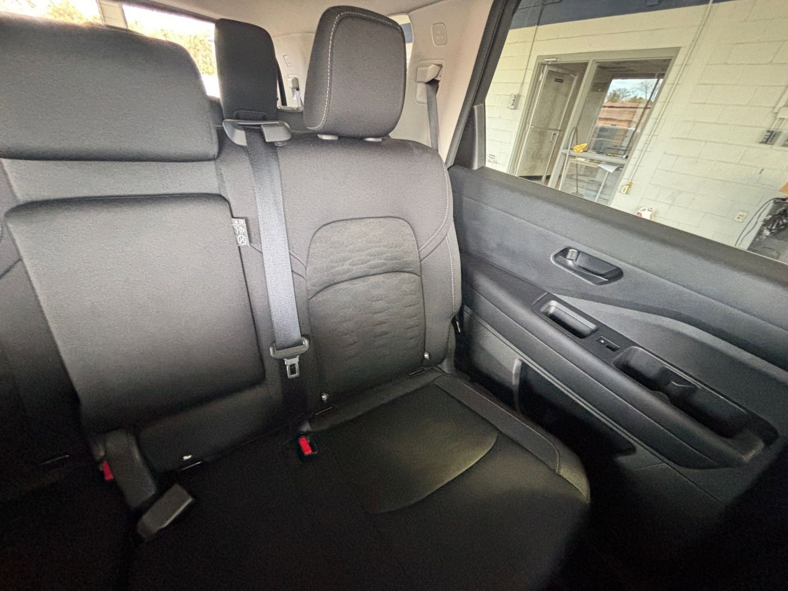 Used 2025 Nissan Pathfinder SV image 40