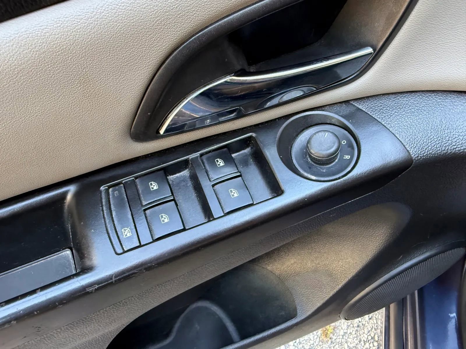 Used 2014 Chevrolet Cruze LS image 15