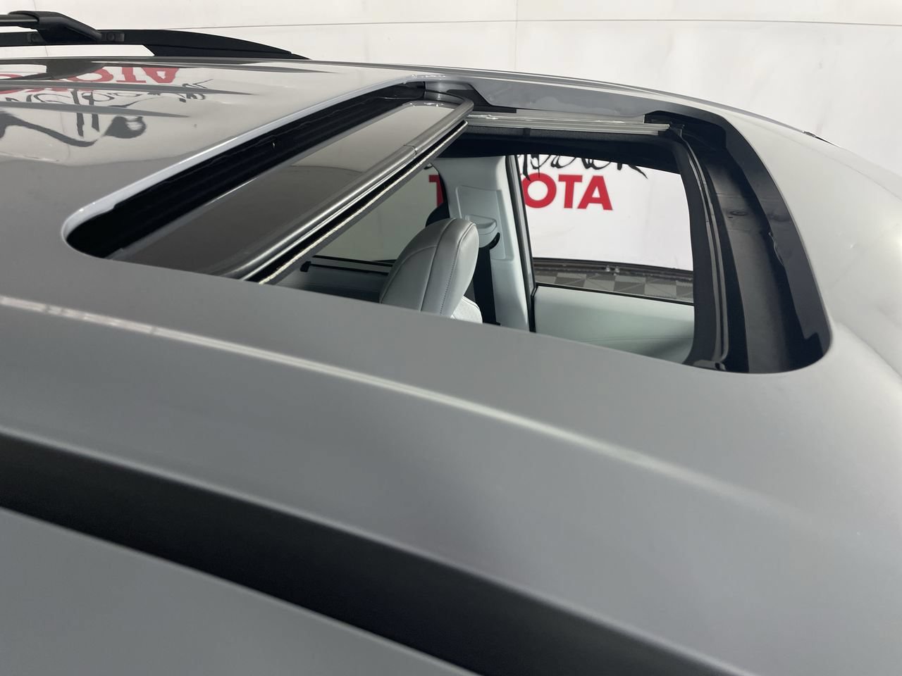 New 2026 Toyota Sienna XSE FWD image 11