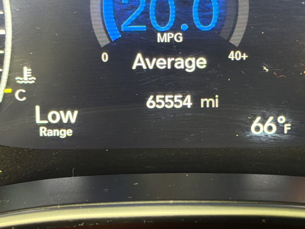 Used 2018 Chrysler Pacifica Limited w/ Tire & Wheel Group FWD image 29