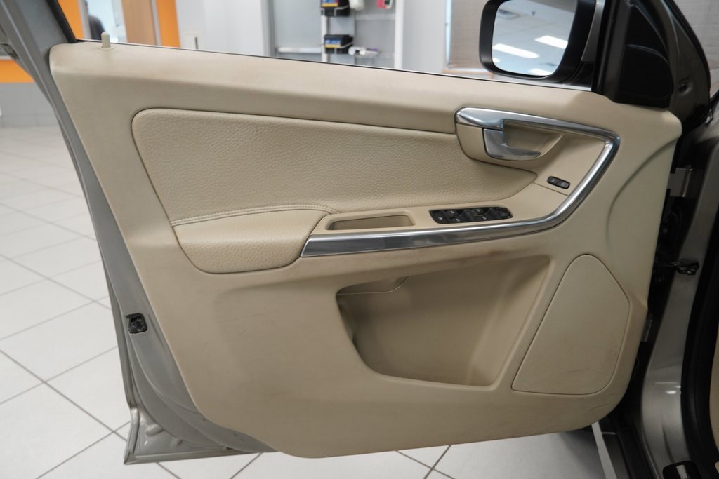 Used 2014 Volvo XC60 T6 image 5