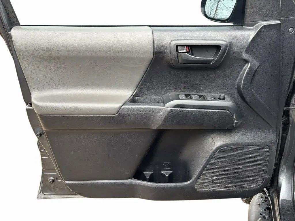 Used 2020 Toyota Tacoma SR image 20