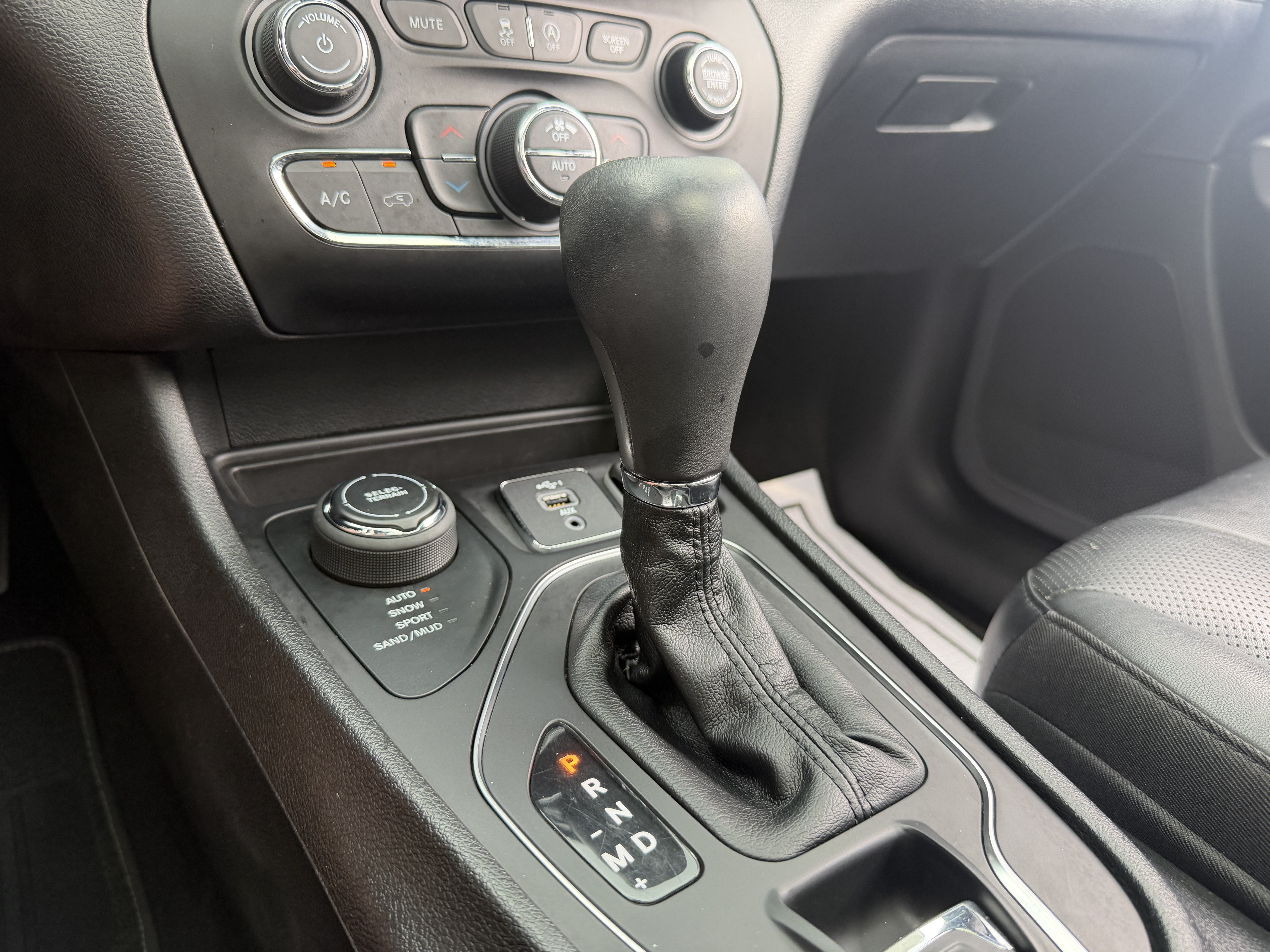 Used 2021 Jeep Cherokee Latitude Lux 80th Anniv w/ Quick Order Package 2YU 80th AWD/4WD image 56