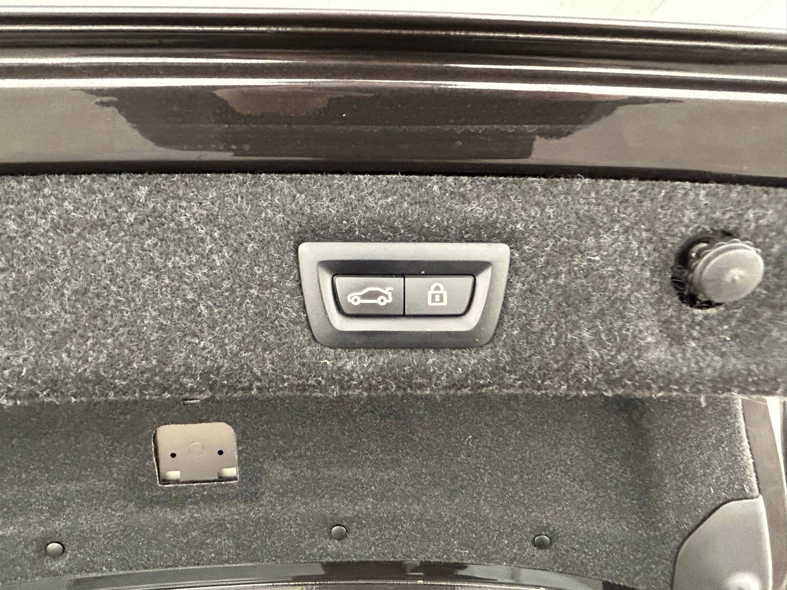 Used 2023 BMW 530e xDrive w/ Executive Package image 39