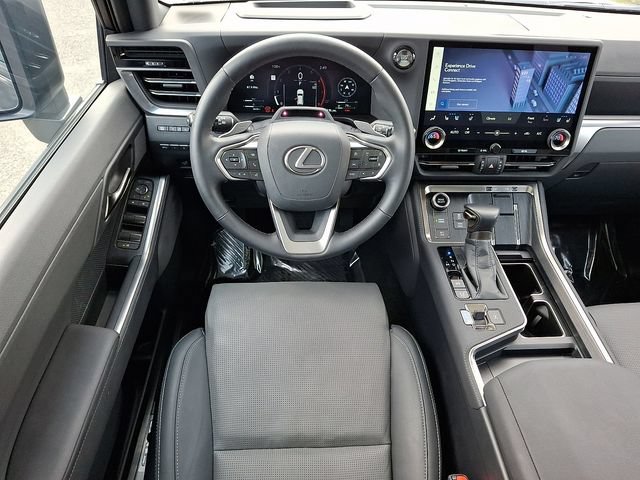 Used 2025 Lexus GX 550 w/ Accessory Package (2T) AWD/4WD image 12