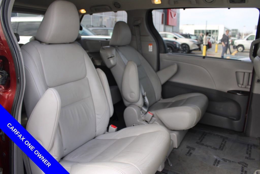 Used 2015 Toyota Sienna XLE image 23