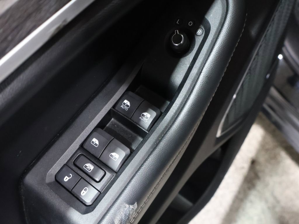 Used 2023 Jeep Grand Cherokee L Limited w/ Luxury Tech Group II image 14