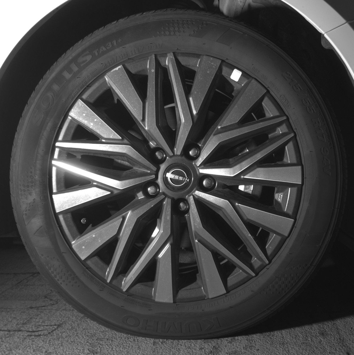 Used 2025 Nissan Altima 2.5 SV FWD image 13