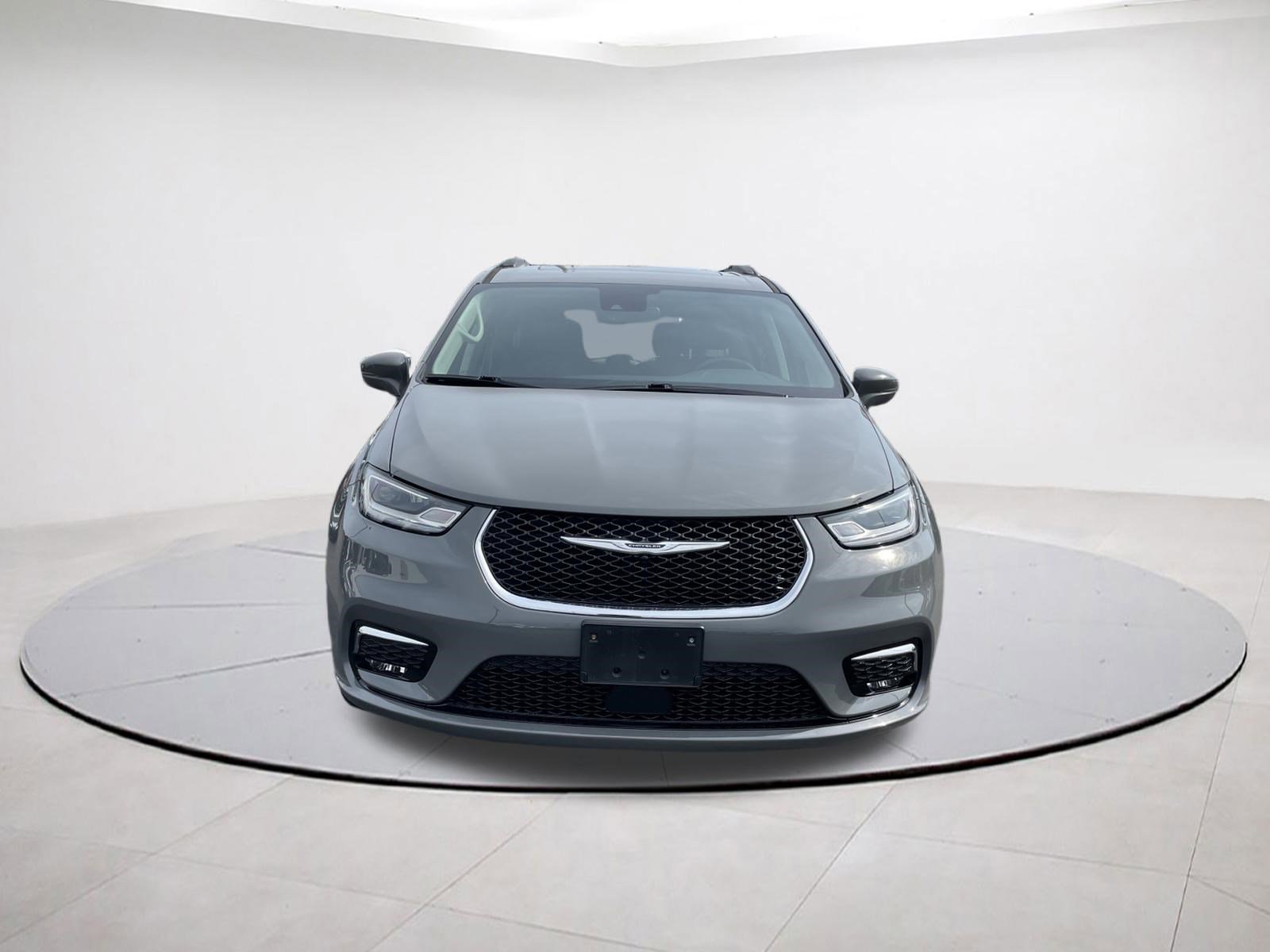 Used 2022 Chrysler Pacifica Touring-L image 2