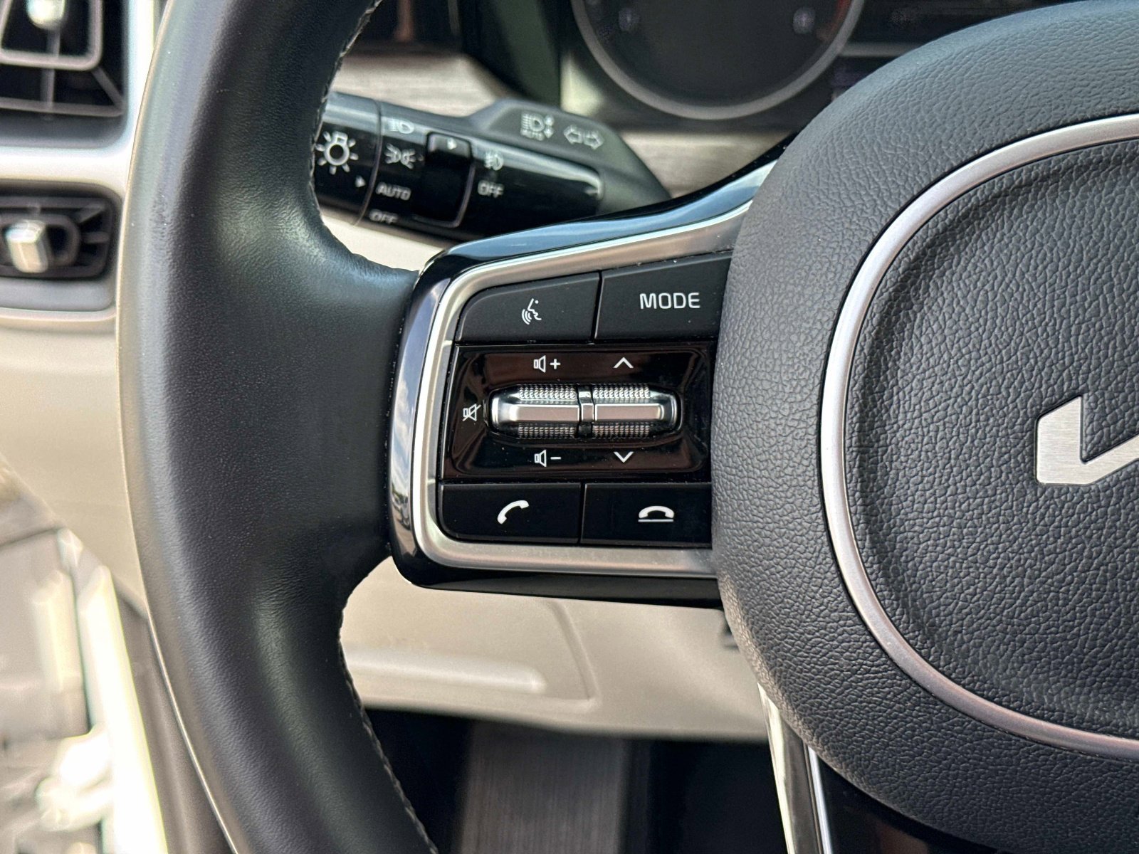 Used 2022 Kia Sorento EX w/ Panoramic Sunroof Package image 32