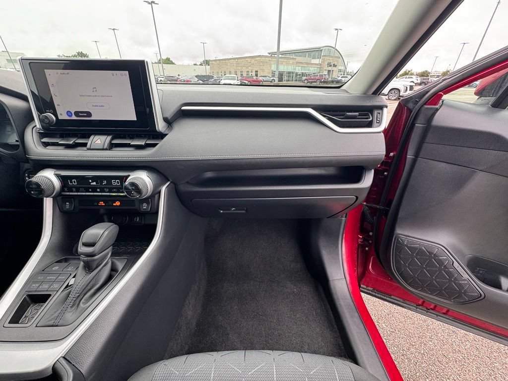 Used 2025 Toyota RAV4 XLE AWD/4WD image 27