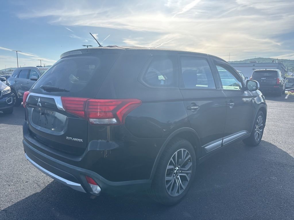 Used 2016 Mitsubishi Outlander AWD image 2