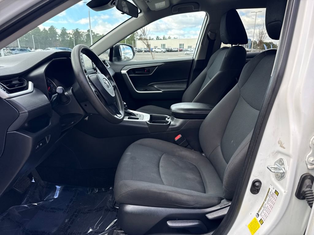 Used 2021 Toyota RAV4 LE image 13