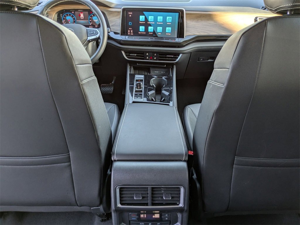 Used 2025 Volkswagen Atlas SE image 28