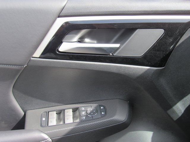 New 2025 Mitsubishi Outlander SE image 12