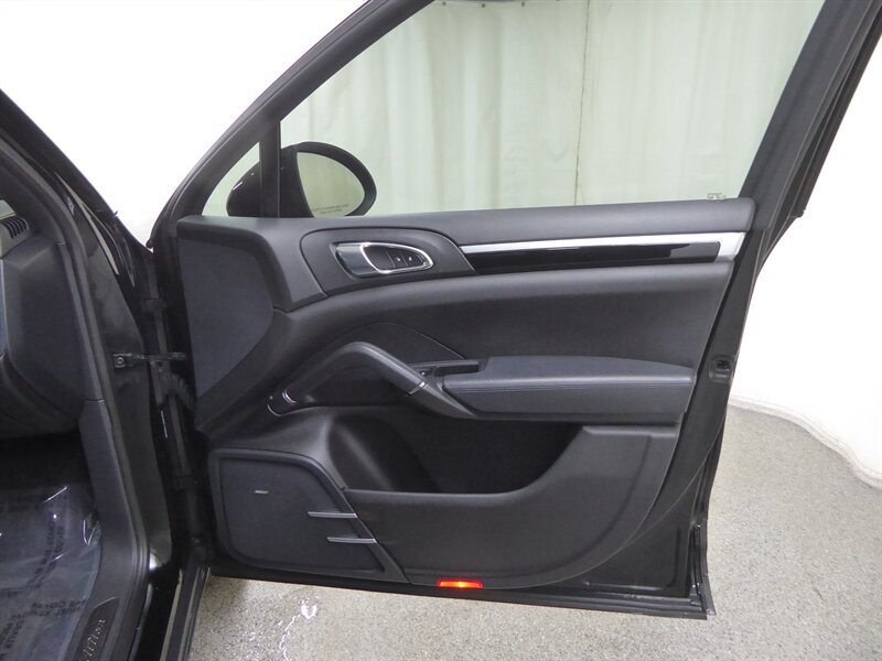 Used 2014 Porsche Cayenne AWD/4WD image 28