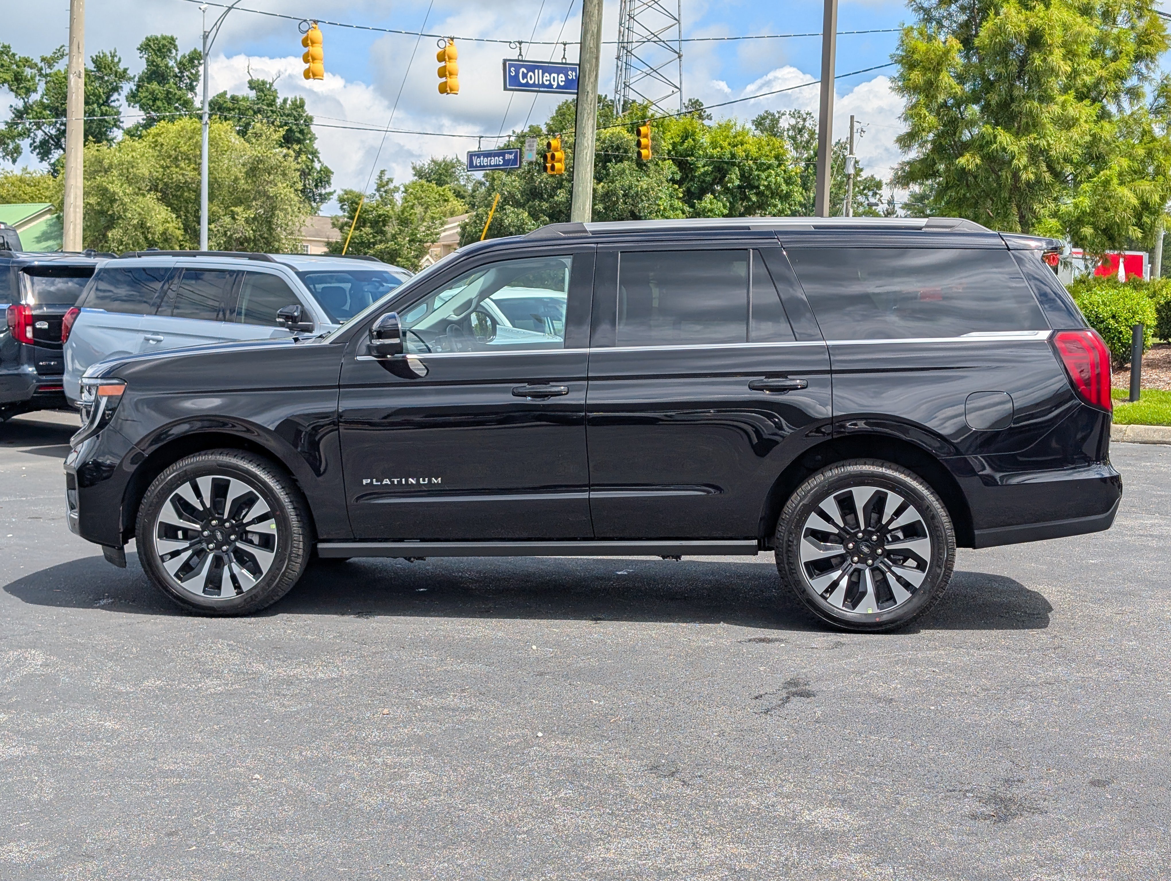 New 2026 Ford Expedition Platinum w/ Driver's Package AWD/4WD image 14