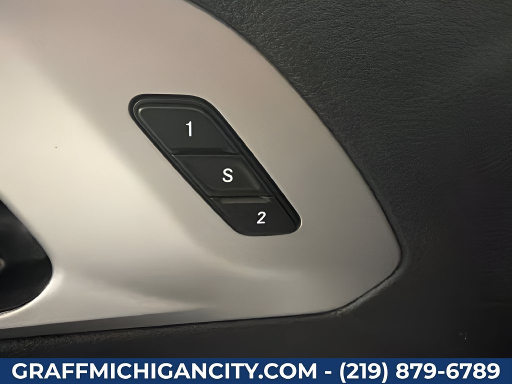 Used 2025 Chrysler Pacifica Limited FWD image 15