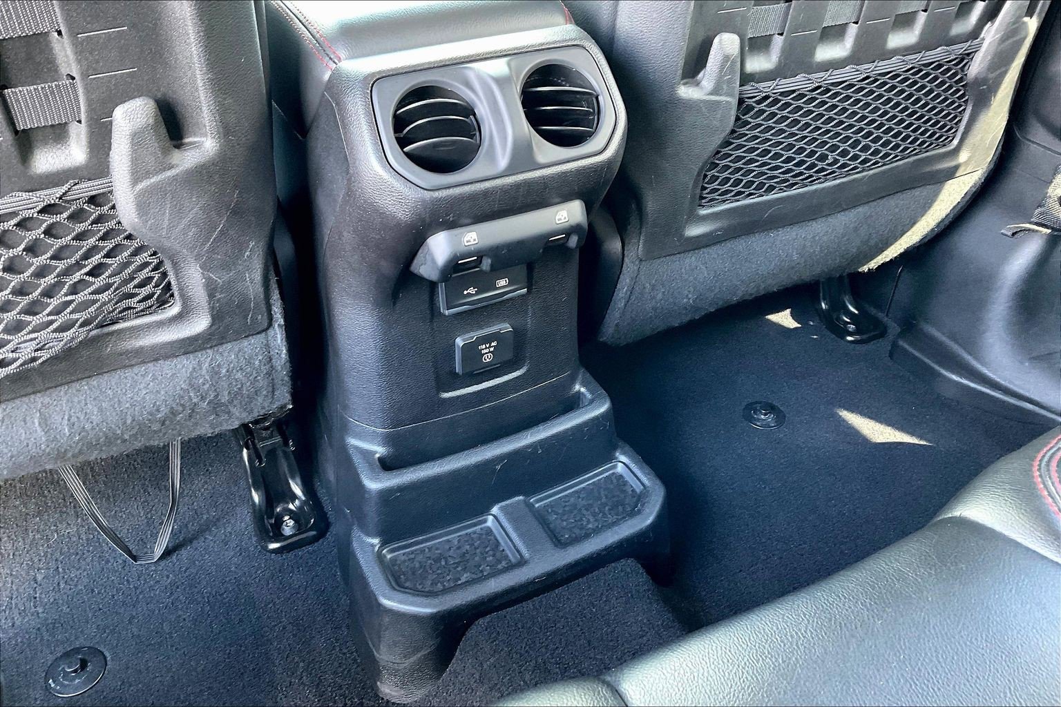 Used 2018 Jeep Wrangler Unlimited Rubicon w/ Dual Top Group AWD/4WD image 10