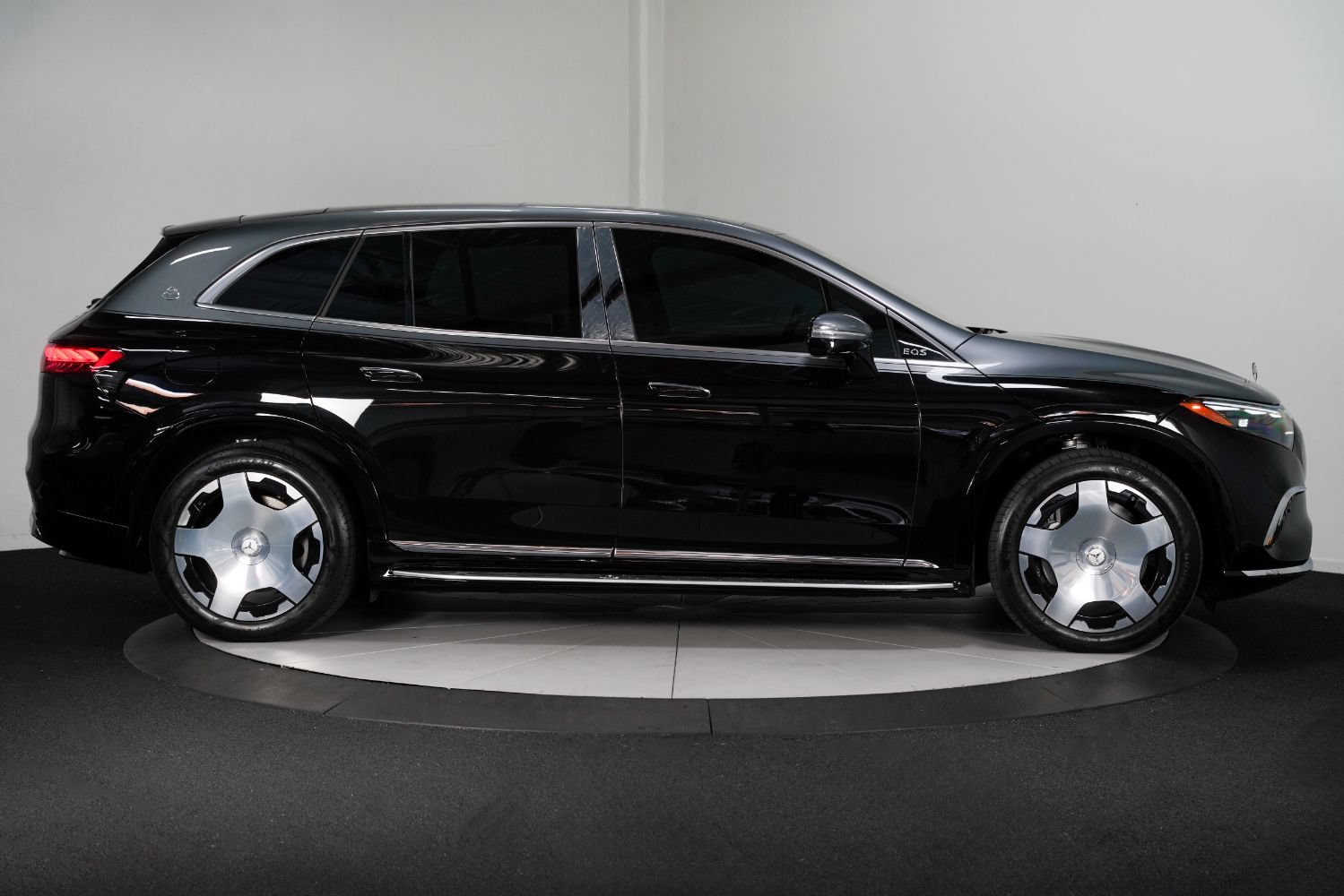Used 2025 Mercedes-Benz Maybach EQS 680 4MATIC image 9