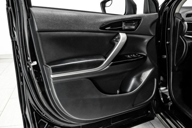 Used 2019 Mitsubishi Eclipse Cross LE image 39