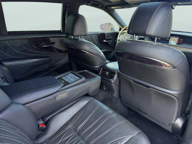 Used 2018 Lexus LS 500h w/ Luxury Package RWD image 38