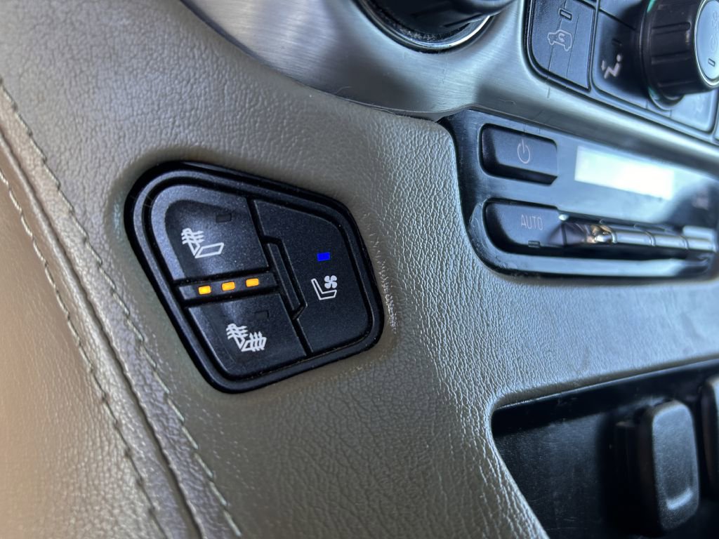 Used 2018 GMC Yukon SLT w/ Premium Edition AWD/4WD image 7