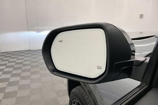 Used 2025 Chevrolet Traverse RS w/ LPO, Floor Liner Package AWD/4WD image 41