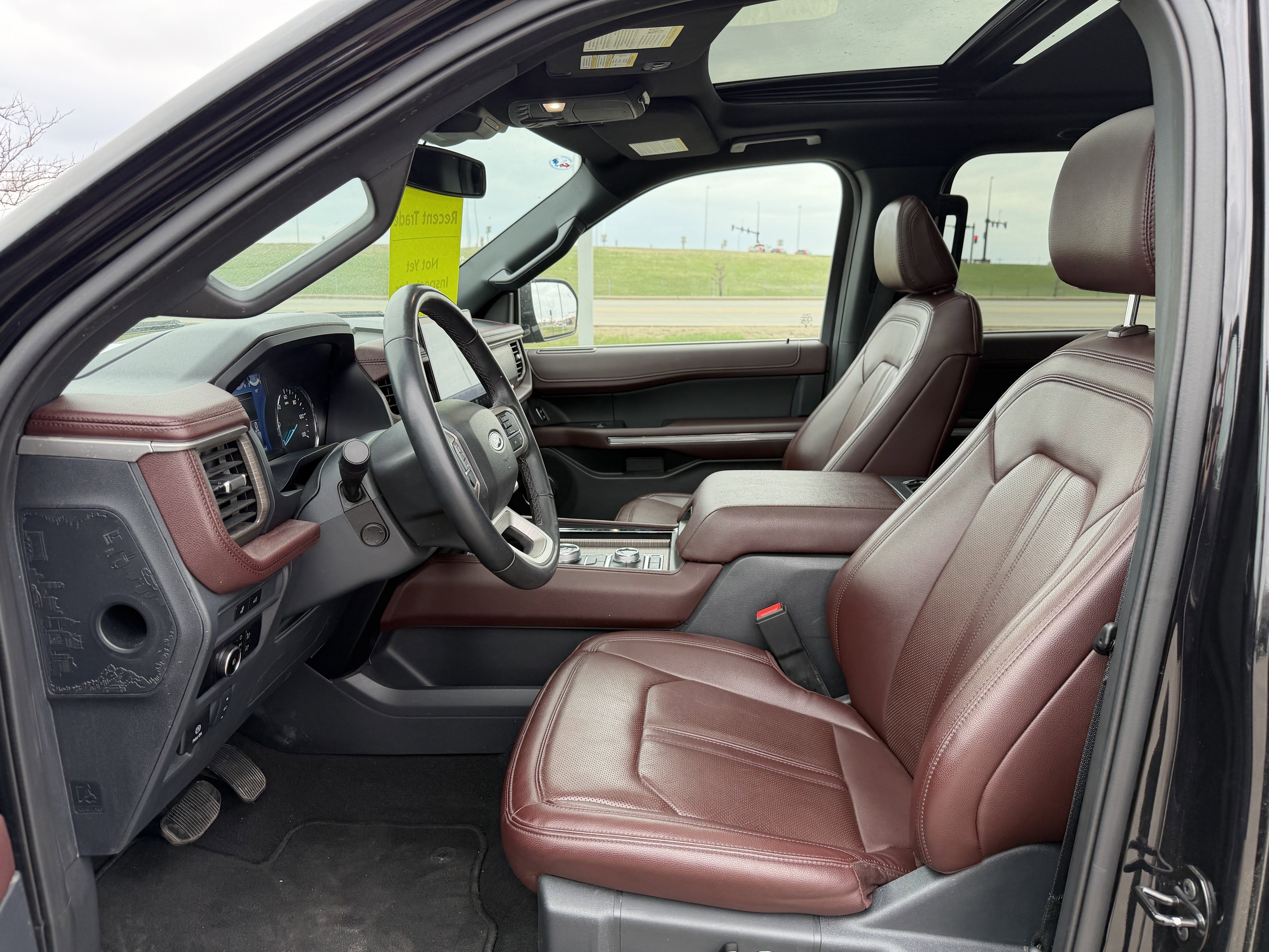 Used 2024 Ford Expedition Limited AWD/4WD image 7