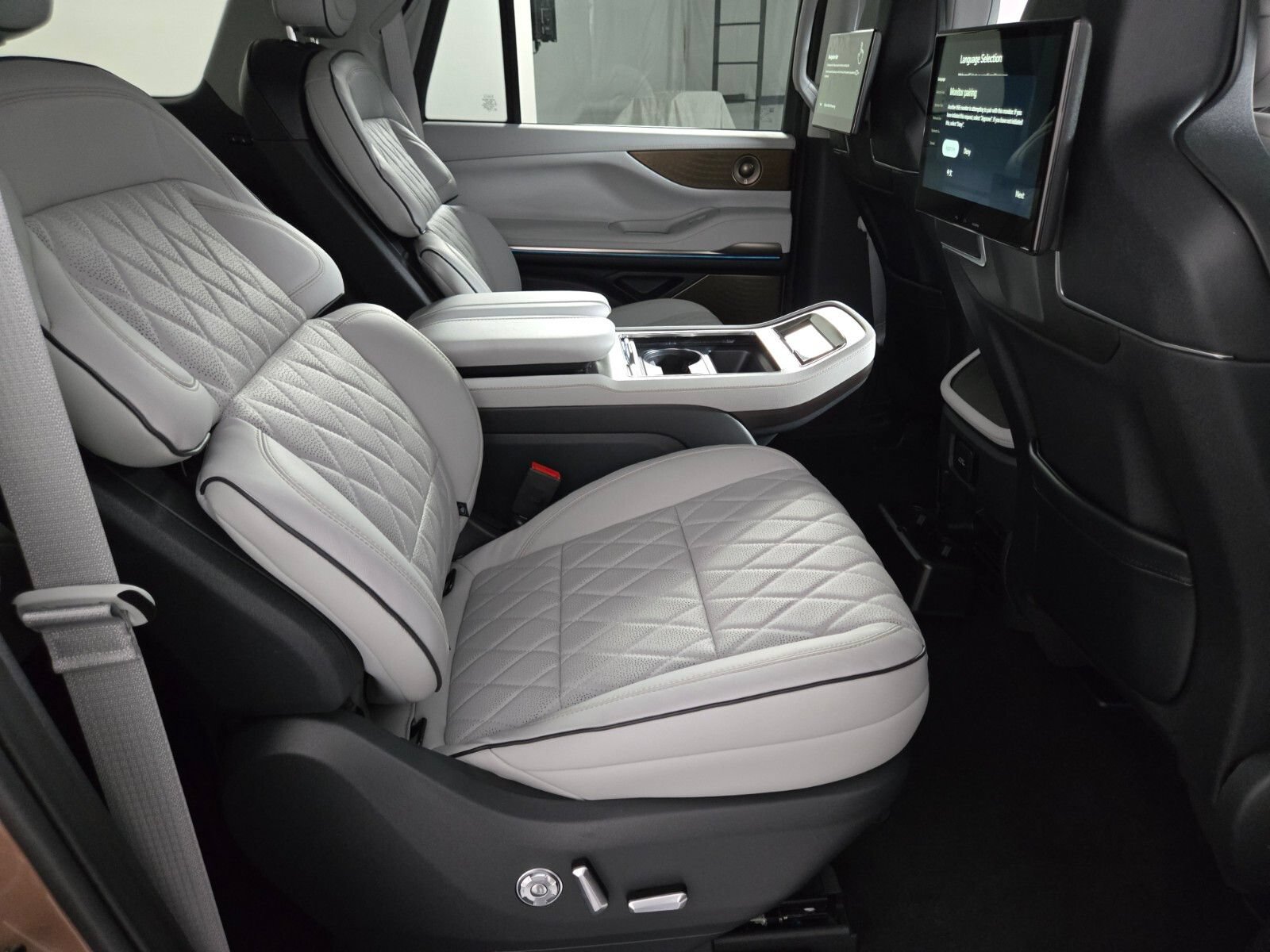 New 2026 Lincoln Navigator L Black Label w/ Black Label Special Edition AWD/4WD image 19