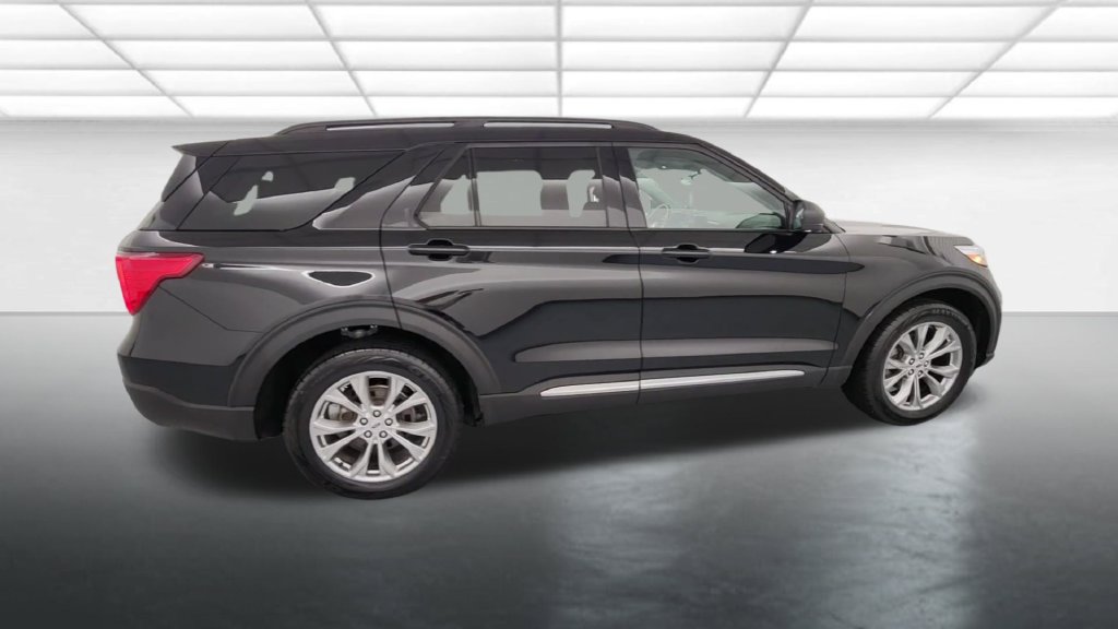 Certified 2024 Ford Explorer XLT w/ Equipment Group 202A AWD/4WD image 9