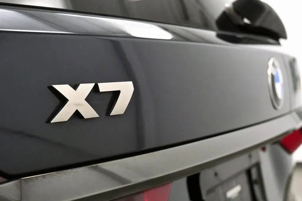 Used 2022 BMW X7 M50i image 10