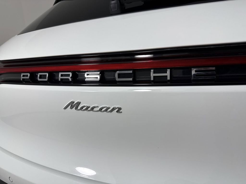 Certified 2025 Porsche Macan image 18
