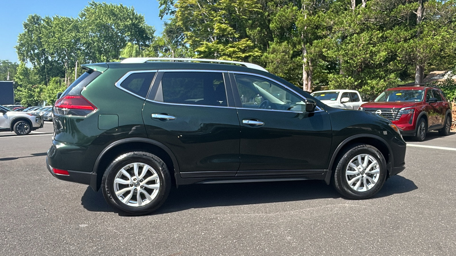 Used 2018 Nissan Rogue SV AWD/4WD image 11